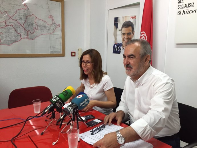 Tovar y Ana Belén Castejón en rueda de prensa