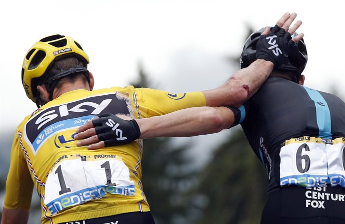 El líder del Tour de Francia, el británico Chris Froome