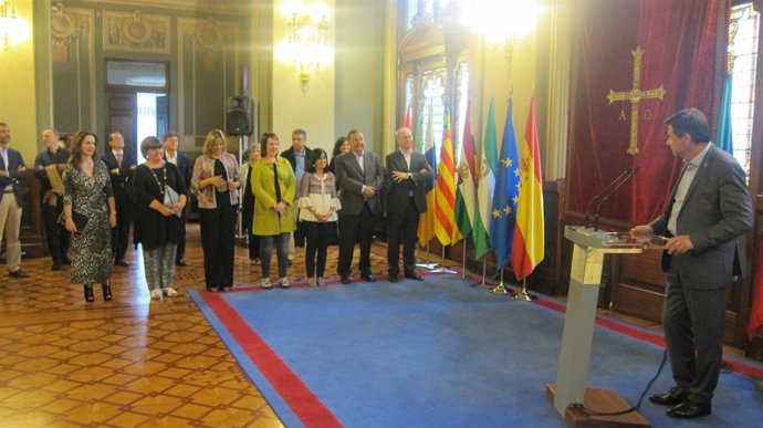 Sanjurjo da la bienvenida a los presidentes parlamentarios. 