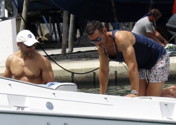 JESÚS VÁZQUEZ Y SU MARIDO DISFRUTAN DE SUS VACACIONES EN IBIZA
