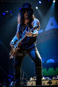 Slash cumple 51 años: los 5 mejores solos del último gran héroe de la guitarra