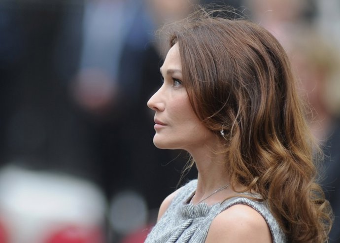 Carla Bruni se sincera para la revista ELLE