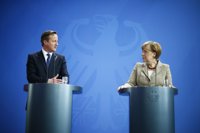 Cameron intentó negociar con Merkel 'in extremis' límites a la libertad de movimientos