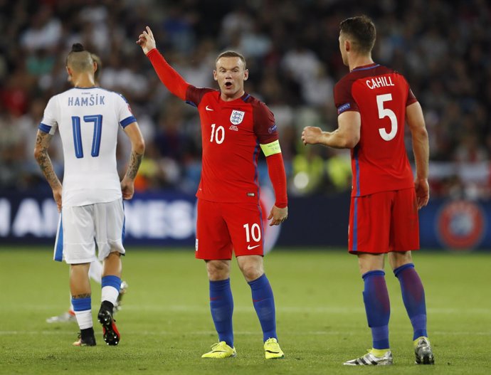 Wayne Rooney Cahill Hamsik Inglaterra Eslovaquia