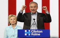 Clinton presenta a Kaine y recuerda su lucha por la diversidad y los derechos civiles