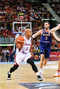 Reyes y Gasol rescatan a España después de un inicio lleno de dudas