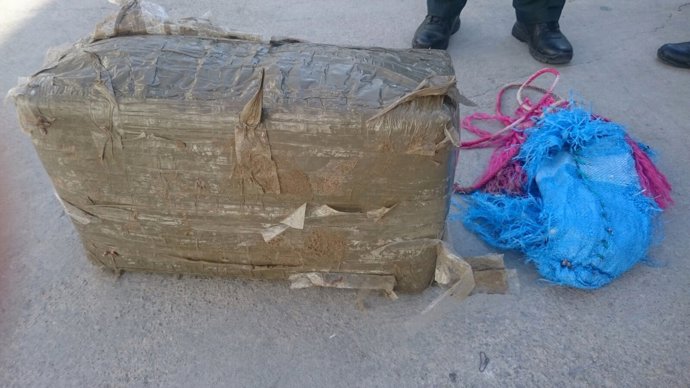 Aparece un fajo de más de 30 kilos en las playas de Sueca