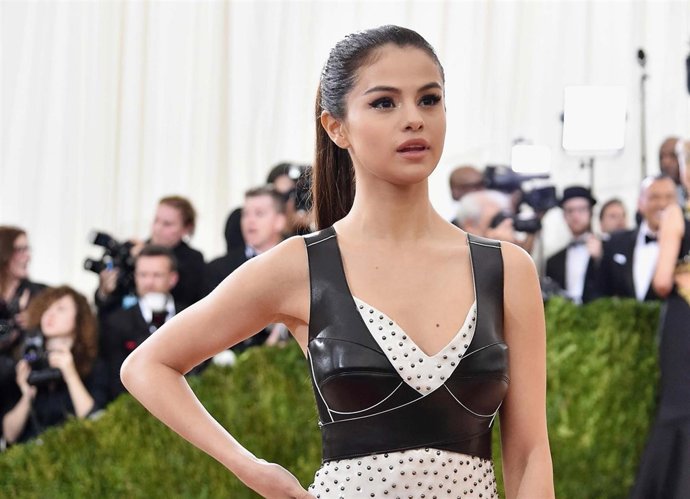 NEW YORK, NY - MAY 02:  Selena Gomez attends the "Manus x Machina: Fashion In An