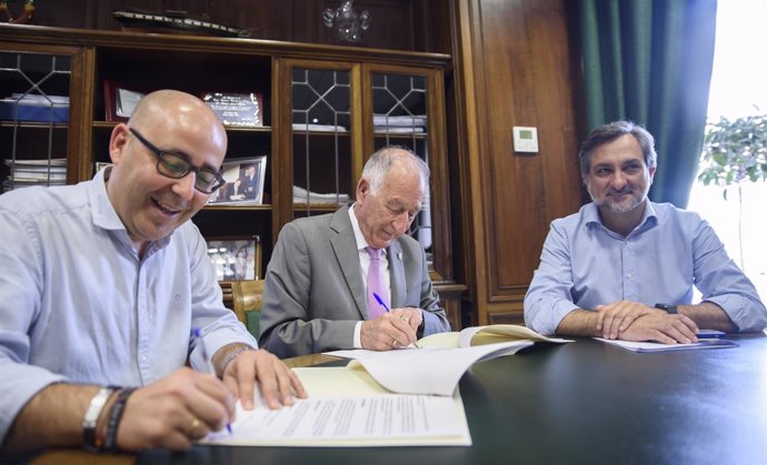 Firma de convenio entre la Diputación de Almería y Huércal-Overa