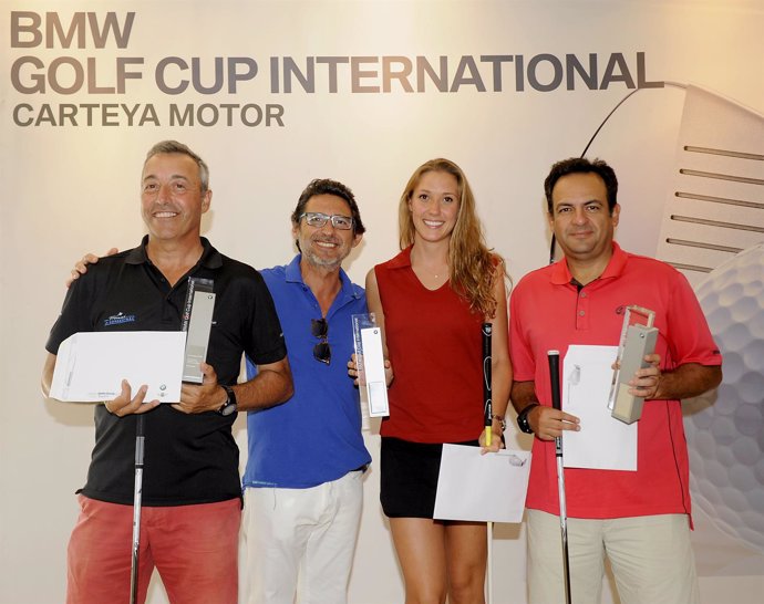 Los ganadores del Torneo junto al gerente de BMW Carteya Motor, Ángel Núñez.