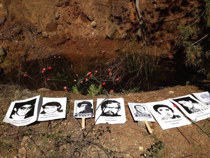 Fosa en Colonia Dignidad y fotos de desaparecidos