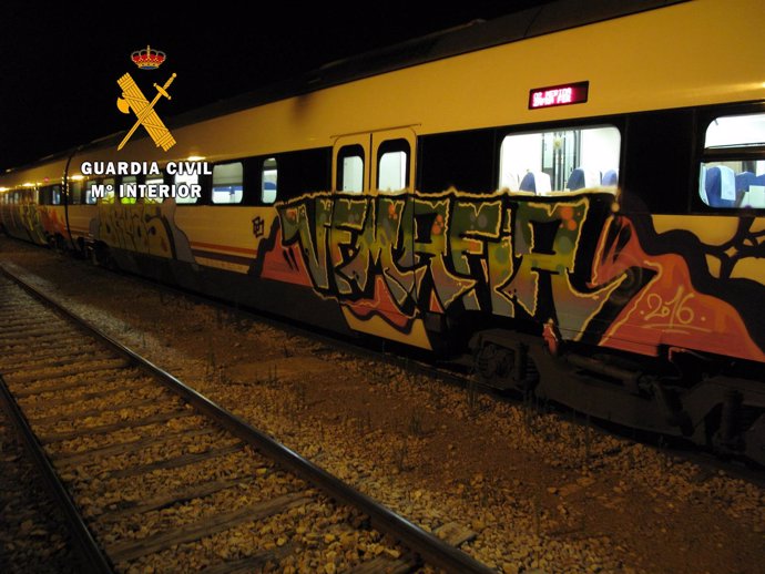 Tren con pintadas en Llerena