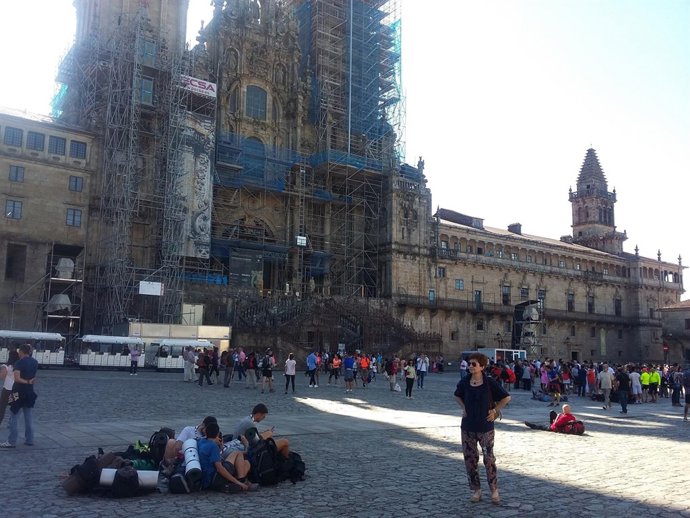 La Praza do Obradoiro acoge a cientos de peregrinos en la víspera del Apóstol