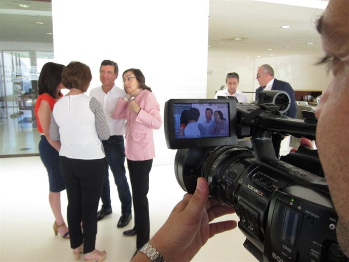 Un cámara enfoca a Rosa Aguilar en Córdoba