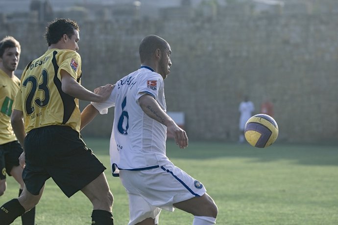 Equipos de fútbol británicos, árabes y nacionales preparan sus competiciones lig