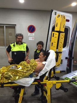 La Policía Municipal asiste a una mujer que dio a luz en plena calle en Madrid