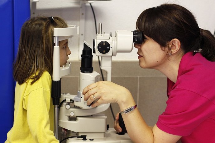 El IMO y Càritas revisan la vista a 100 niños de Tarragona