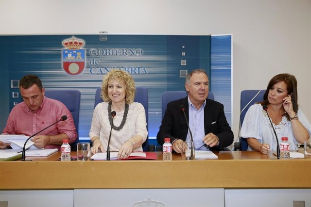 Tezanos en la rueda de prensa con CEOE, UGT y CCOO