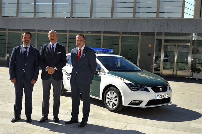 Gas Natural y Seat entregan vehículo a la Guardia Civil