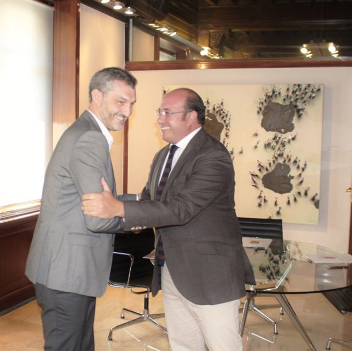 REUNIÓN URRALBURU Y PEDRO ANTONIO SÁNCHEZ EN SAN ESTEBAN