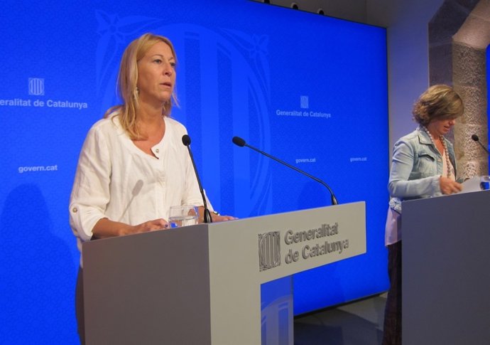 La portavoz del Govern, N.Munté, y la consellera M.Borràs