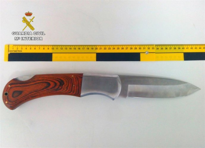 La Guardia Civil Detiene A Una Persona Por Intimidar Con Una Navaja A Varios Jóv