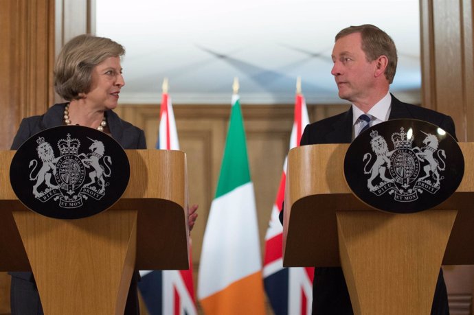 May y Kenny comparecen tras una reunión