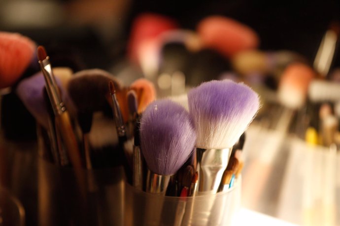 El peligro de no limpiar las brochas de maquillaje