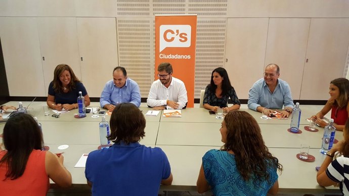 El secretario de Organización de Ciudadanos, Fran Hervías, durante el encuenrto