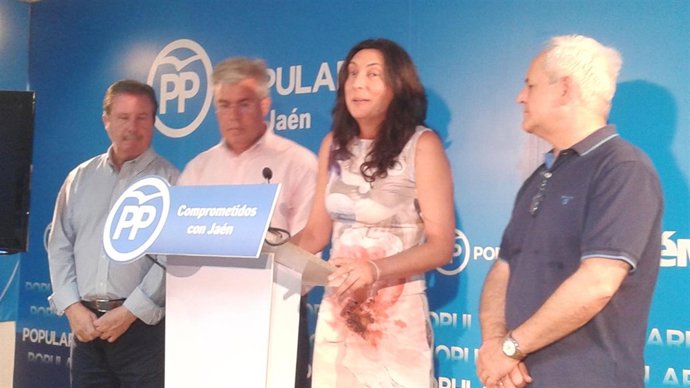 La secretaria general del PP-A, Loles López, en la rueda de prensa