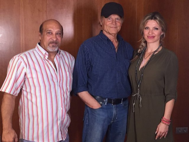 Hill junto a Juan Manuel Torres y Raquel Martínez