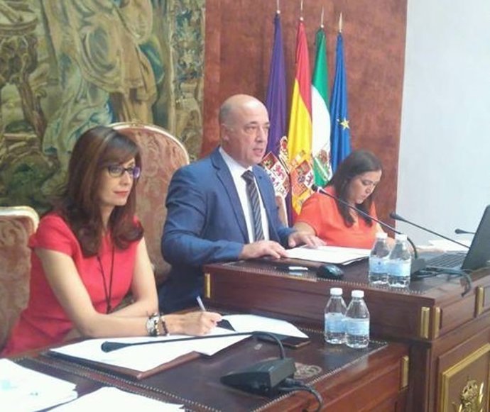 Antonio Ruiz preside el Pleno