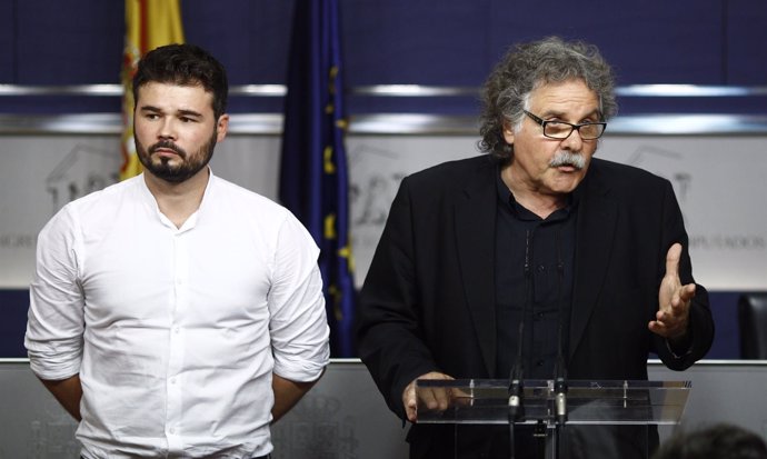 Gabriel Rufián y Joan Tardá en el Congreso tras reunirse con Rajoy