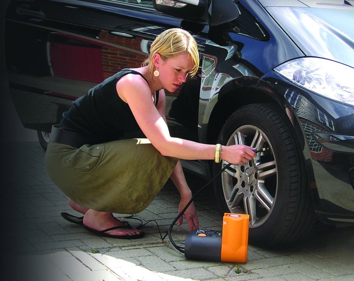 Comprobar la presión de los neumáticos 