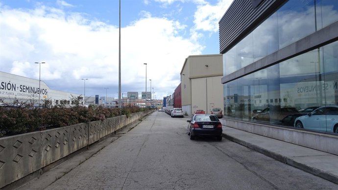 Carretera de acceso al Polígono de Parayas