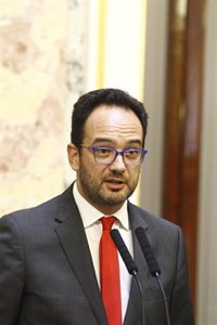 El PSOE apoyará al Gobierno sobre Cataluña pero no cambiará su 'no' a la investidura