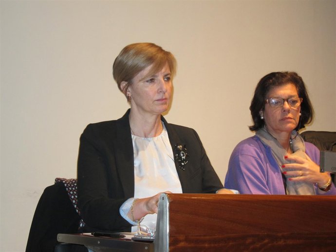 La directora del Sepepa en la Comisión de Empleo, Industria y  Turismo. 