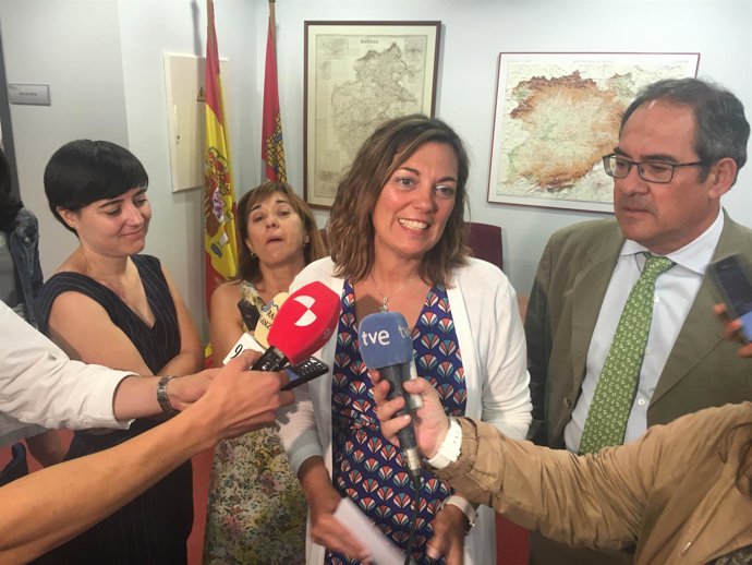 Marcos atiende a los medios