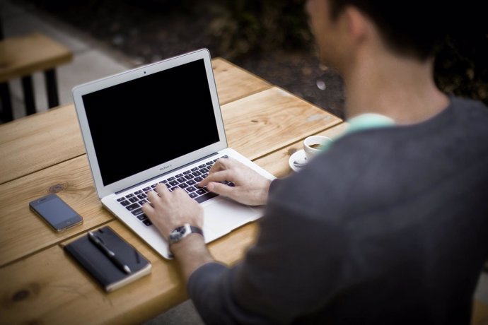 Recurso ordenador mac portátil trabajo teléfono smartphone escritorio hombre