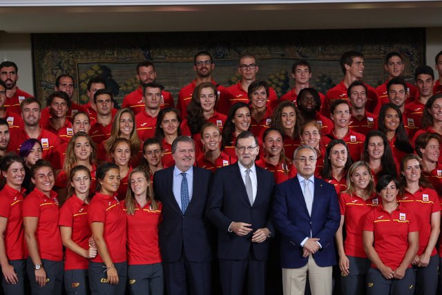 Rajoy recibe a una representación de los deportistas españoles que irán a Río