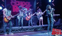 Slash sorprende a los niños del musical de Broadway 'School of Rock'