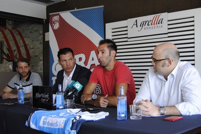 Alberto Corbacho en su presentación con el Obradoiro