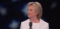 Clinton acepta la nominación demócrata a la Casa Blanca y promete ser la "presidenta de todos"