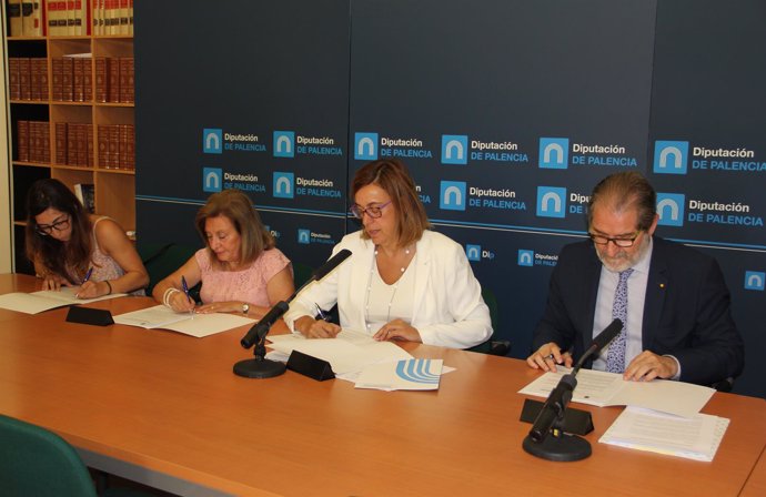 Ángeles Armisén firma los convenios con Aspaym, AFA y el Comité Antisida