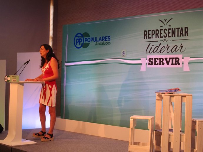 Dolores López en la Escuela de Verano del PP andaluz