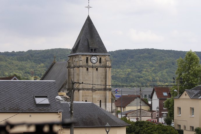 Iglesia de Saint-Etienne-du-Rouvray (Normandía), atacada por dos terroristas