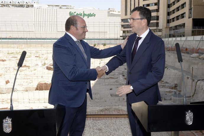 PEDRO ANTONIO SÁNCHEZ Y JOSÉ BALLESTA EN EL YACIMIENTO DE SAN ESTEBAN