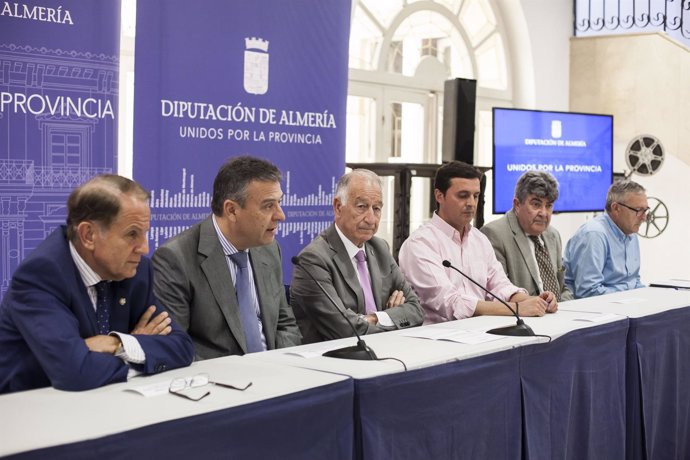 Diputación y Endesa firman un convenio para garantizar el suministro eléctrico.