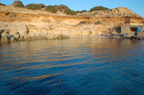 Siete calas mediterráneas en las que perderse este verano