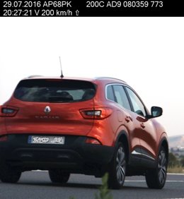 Turismo detectado circulando a 200 km/h 